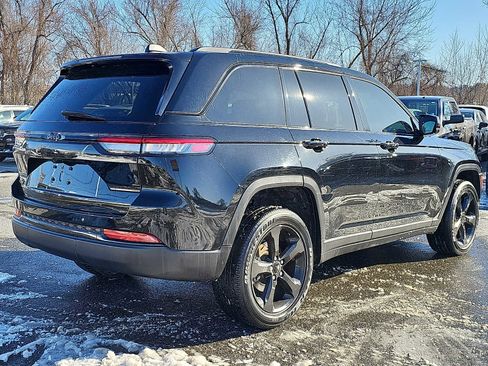 Used 2023 Jeep Grand Cherokee Altitude image 6