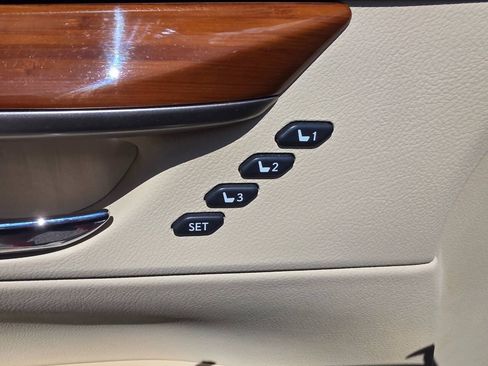 Used 2013 Lexus ES 300h w/ Premium Pkg FWD image 10