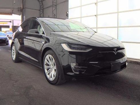 Used 2018 Tesla Model X 75D AWD/4WD image 3