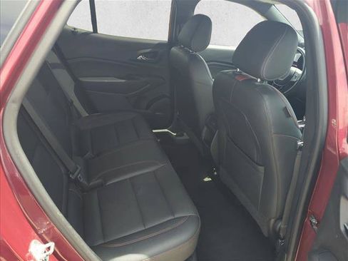 Used 2025 Chevrolet Trax RS w/ Sunroof Package FWD image 18