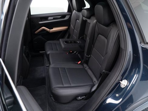 Certified 2024 Porsche Cayenne image 28