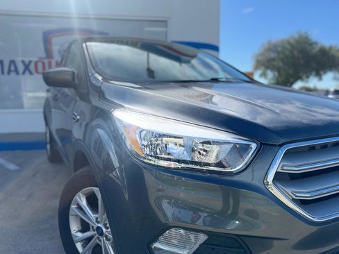 Used 2019 Ford Escape SE FWD image 17