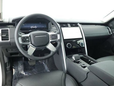 Used 2024 Land Rover Discovery S image 11