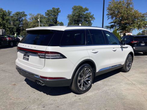 New 2026 Lincoln Aviator 2WD w/ Jet Appearance Package image 3