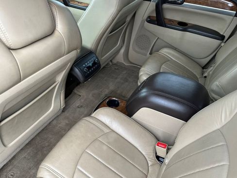 Used 2010 Buick Enclave CXL image 12