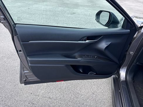 Used 2021 Toyota Camry SE FWD image 13