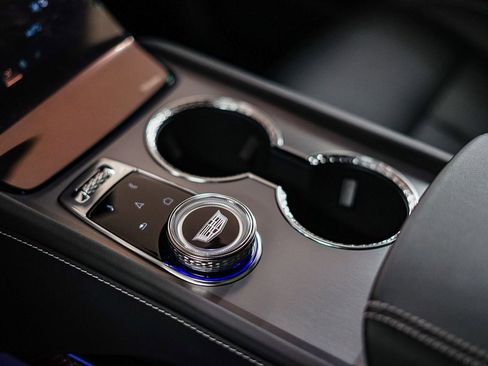 Used 2026 Cadillac Vistiq Sport image 25