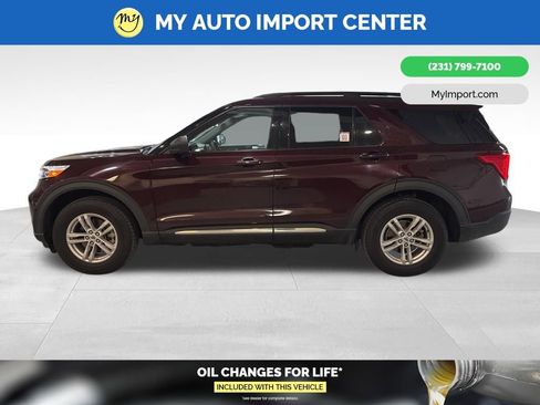 Used 2022 Ford Explorer XLT w/ Equipment Group 202A image 4