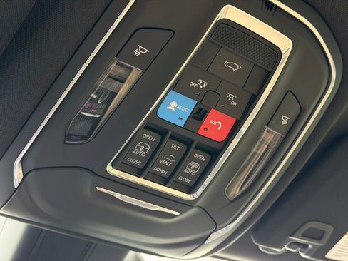 Used 2024 Jeep Grand Cherokee Limited w/ Luxury Tech Group II AWD/4WD image 29