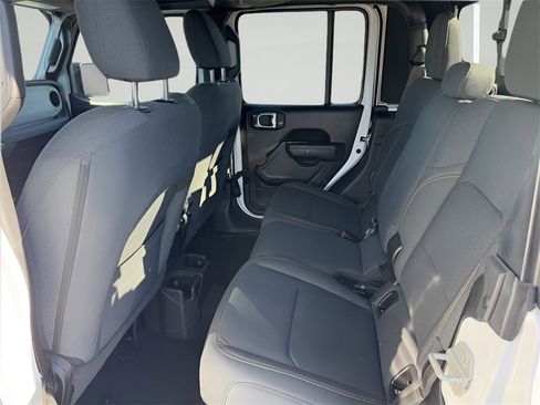 Used 2024 Jeep Gladiator Willys image 30