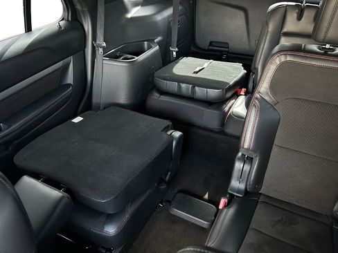 Used 2018 Ford Explorer XLT w/ Equipment Group 202A FWD image 15