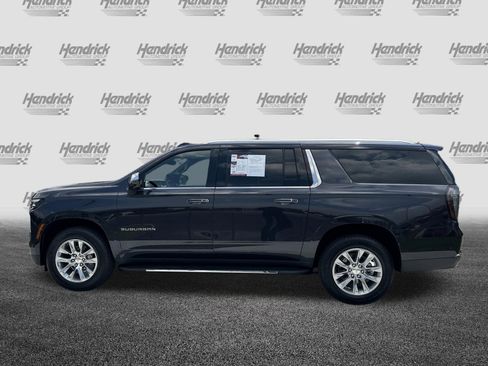 Used 2025 Chevrolet Suburban Premier RWD image 7