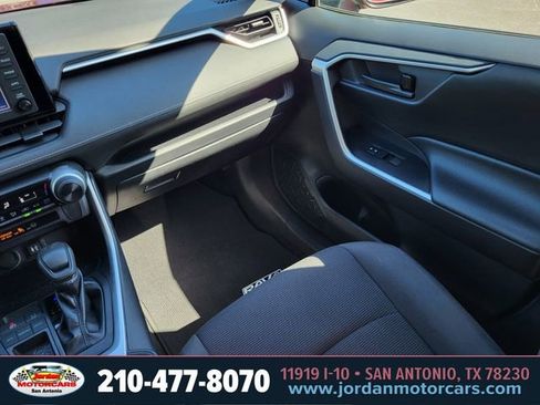 Used 2019 Toyota RAV4 LE FWD image 16