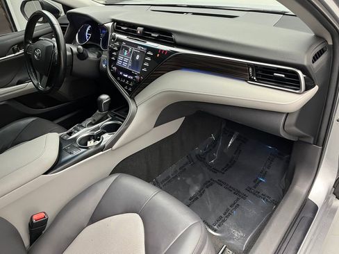 Used 2020 Toyota Camry XLE image 27