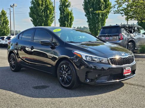 Used 2017 Kia Forte LX image 3