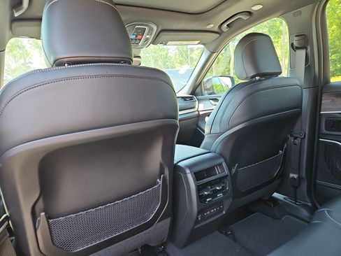 New 2026 Jeep Grand Cherokee Limited w/ Luxury Tech Group II AWD/4WD image 20