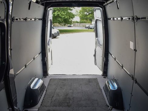 Used 2024 Mercedes-Benz Sprinter 2500 image 27