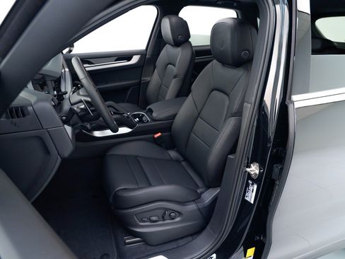 Certified 2026 Porsche Cayenne AWD/4WD image 5