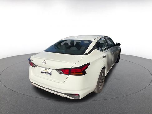 Used 2025 Nissan Altima 2.5 SV FWD image 15