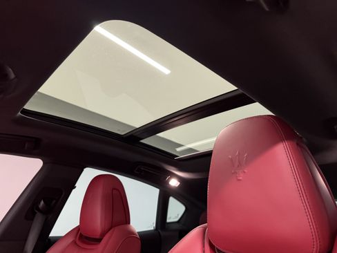 Used 2019 Maserati Levante S GranSport AWD/4WD image 16