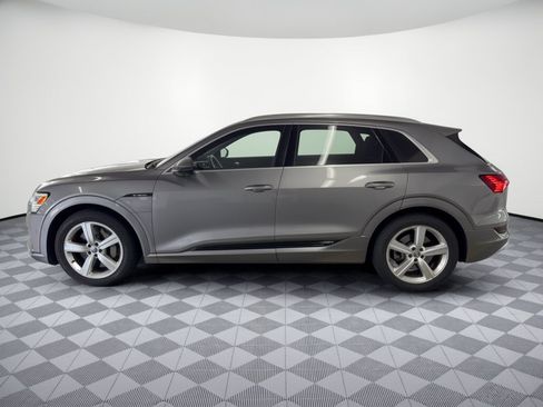 Used 2019 Audi e-tron Prestige w/ Prestige Package AWD/4WD image 2