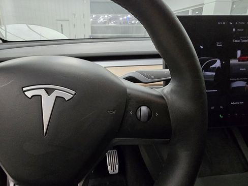 Used 2023 Tesla Model Y Long Range image 21