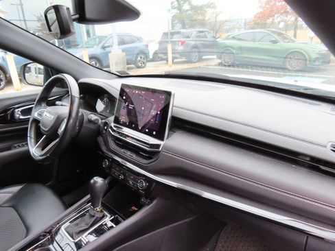 Used 2022 Jeep Compass Altitude w/ Sun and Sound Group image 18