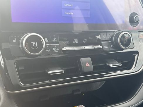 Used 2024 Toyota Highlander XLE image 25