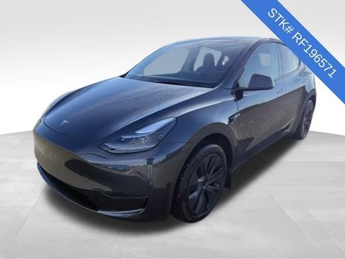 Used 2024 Tesla Model Y 2WD image 3