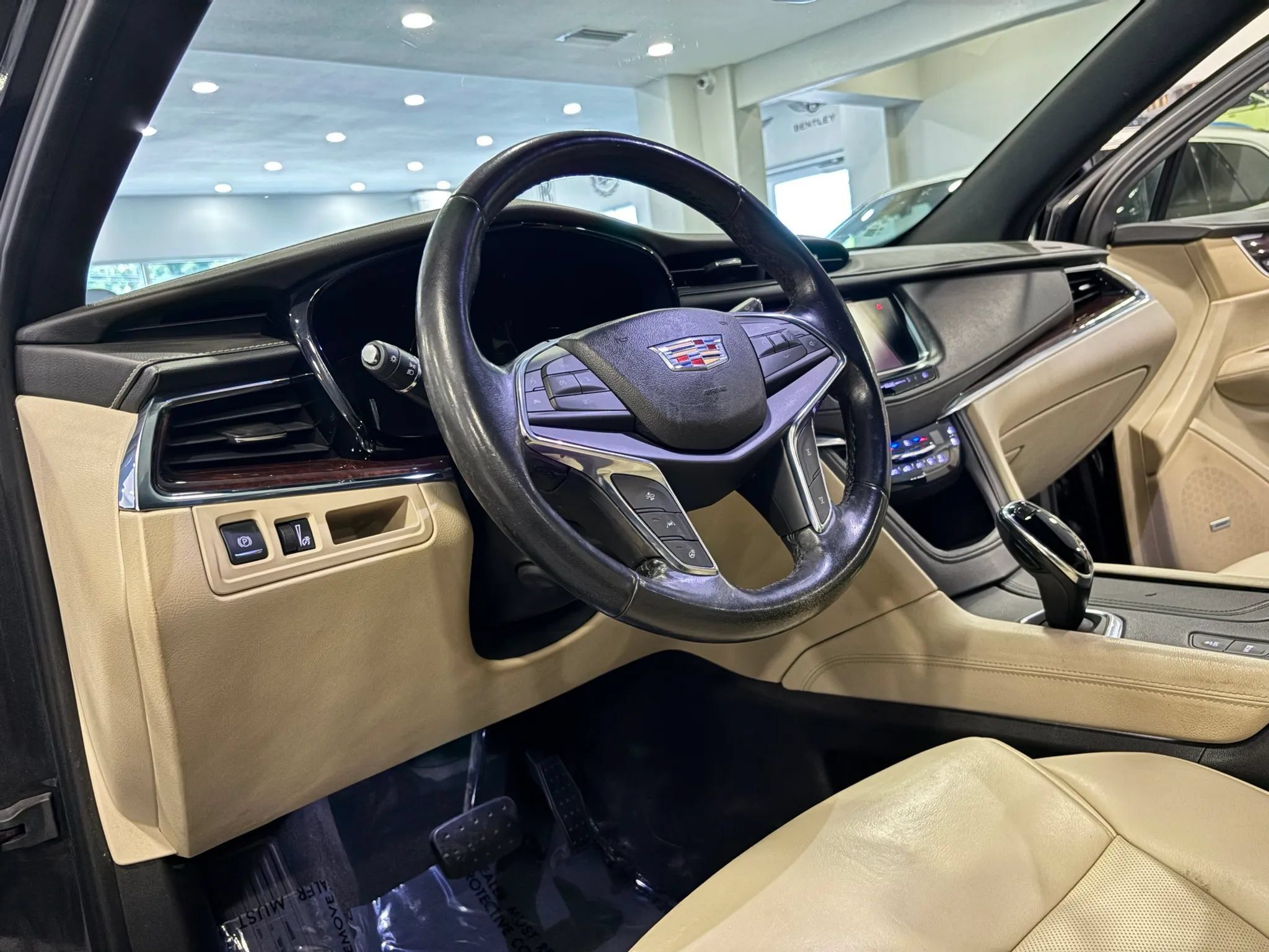 Used 2018 Cadillac XT5 Premium Luxury FWD image 9