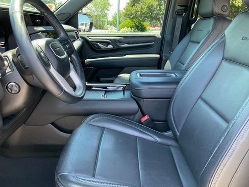 Used 2023 GMC Yukon Denali AWD/4WD image 5