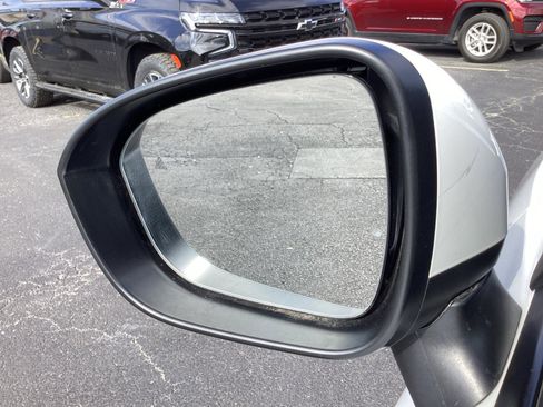 Used 2024 Nissan Rogue SV image 31