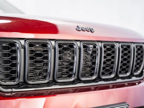 New 2025 Jeep Grand Cherokee Limited w/ Luxury Tech Group II image 12