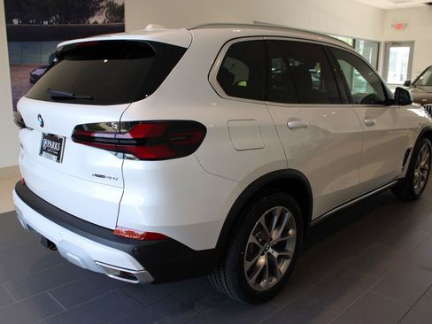 New 2026 BMW X5 xDrive40i w/ Climate Comfort Package AWD/4WD image 18