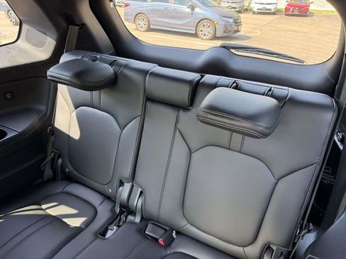 Certified 2025 Honda Pilot Black Edition image 11