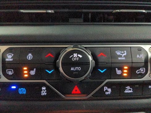Used 2024 Jeep Wrangler High Altitude AWD/4WD image 26