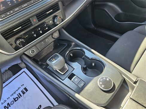 Used 2023 Nissan Rogue S image 23