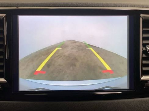 Used 2024 Chrysler Pacifica Touring-L image 27