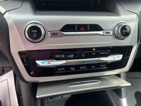 Used 2022 Ford Explorer XLT w/ Equipment Group 202A image 23