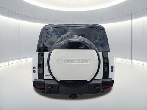 New 2026 Land Rover Defender 130 X-Dynamic SE AWD/4WD image 4