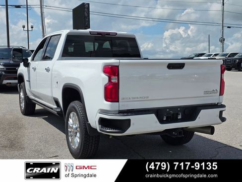 Used 2022 Chevrolet Silverado 2500 High Country w/ Z71 Off-Road Package AWD/4WD image 5