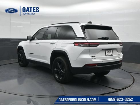 Used 2023 Jeep Grand Cherokee Limited w/ Black Appearance Package AWD/4WD image 8