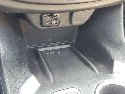 Used 2023 Chevrolet Traverse Premier AWD/4WD image 19