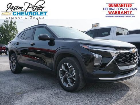 Used 2025 Chevrolet Trax LT w/ Driver Confidence Package FWD image 1