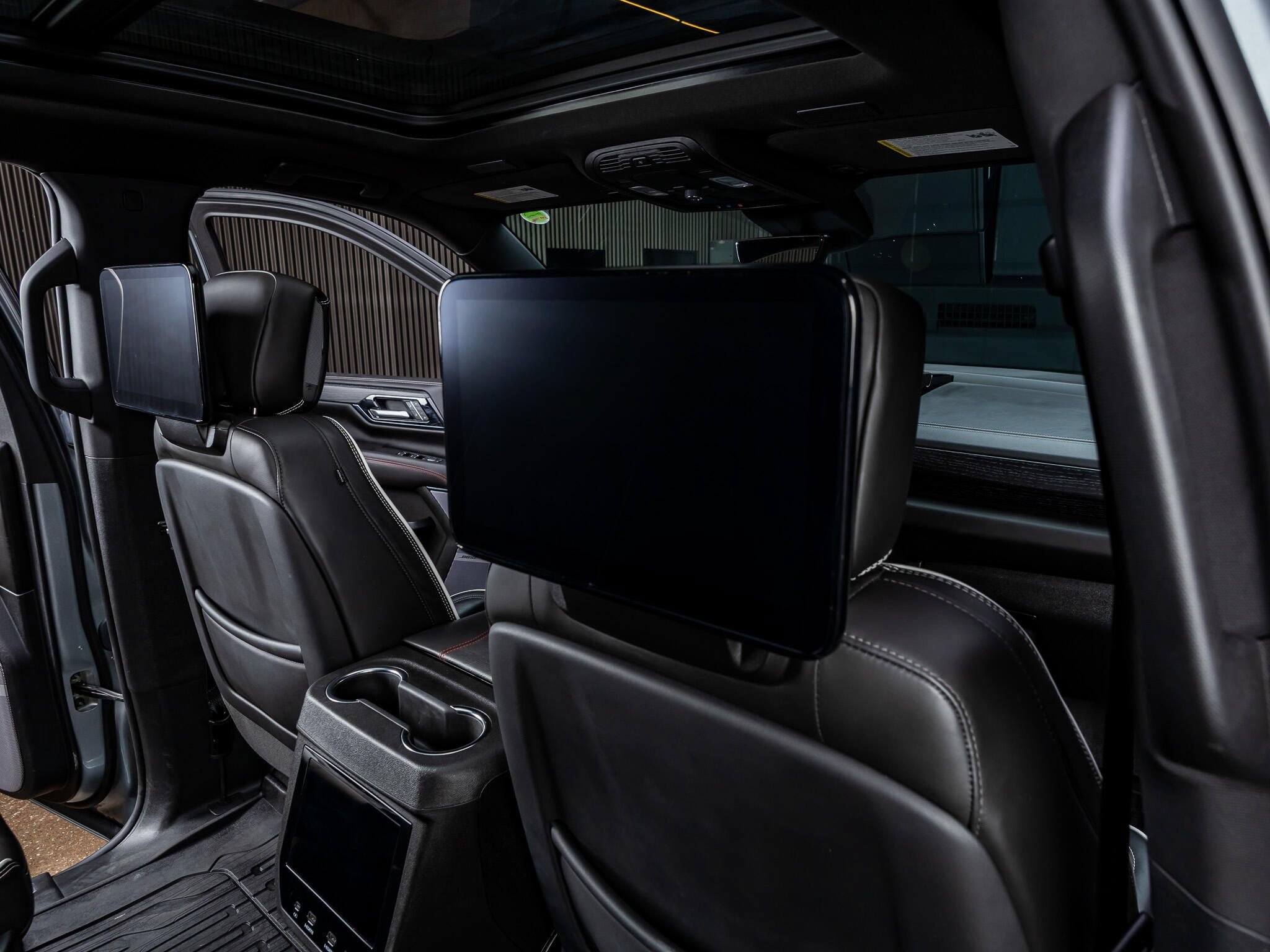 Used 2025 GMC Yukon AT4 Ultimate AWD/4WD image 31
