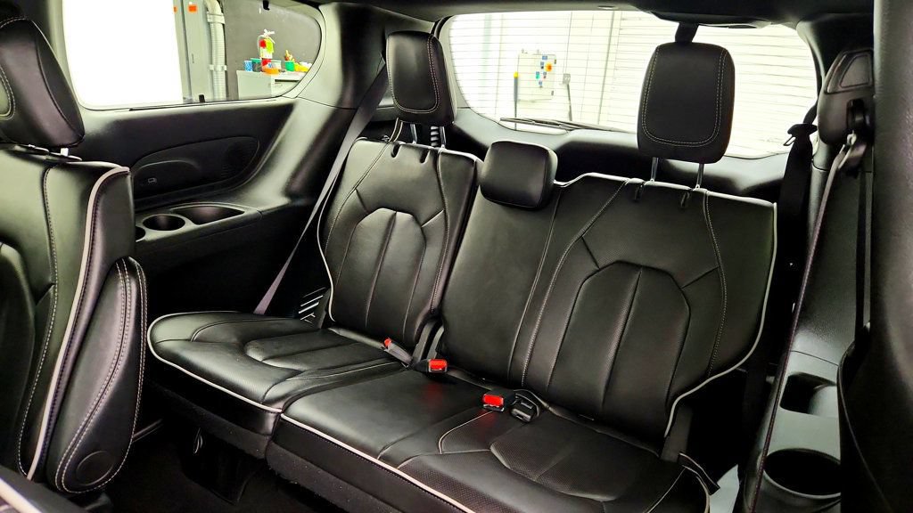 Used 2025 Chrysler Pacifica Limited FWD image 25