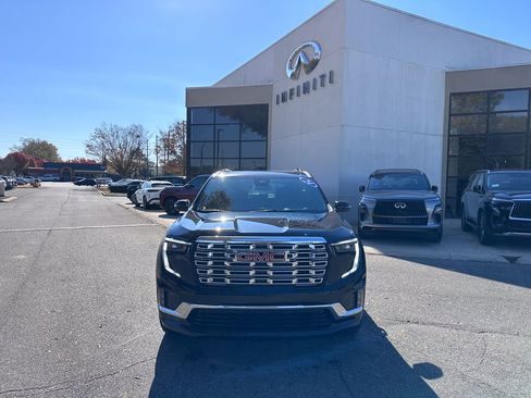 Used 2024 GMC Acadia Denali image 3