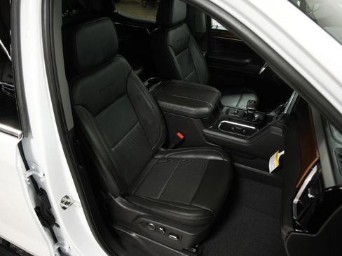 Used 2024 GMC Sierra 1500 Denali w/ Denali Reserve Package image 19