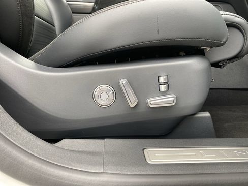 Used 2025 Lincoln Nautilus Reserve AWD/4WD image 39