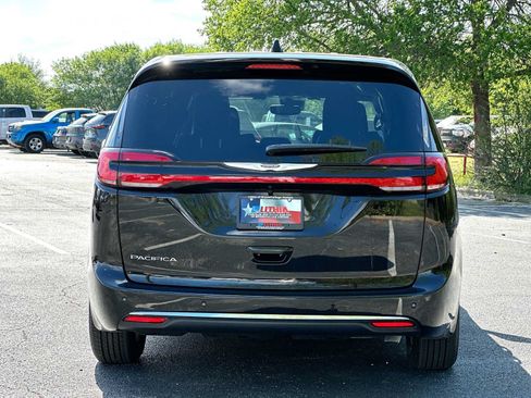 New 2026 Chrysler Pacifica Select FWD image 14